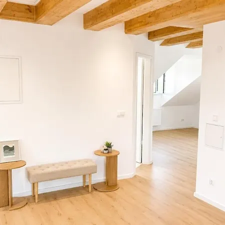Cozy, Spacious Floor With A Panoramic View For Up To 6 Pax Bischberg